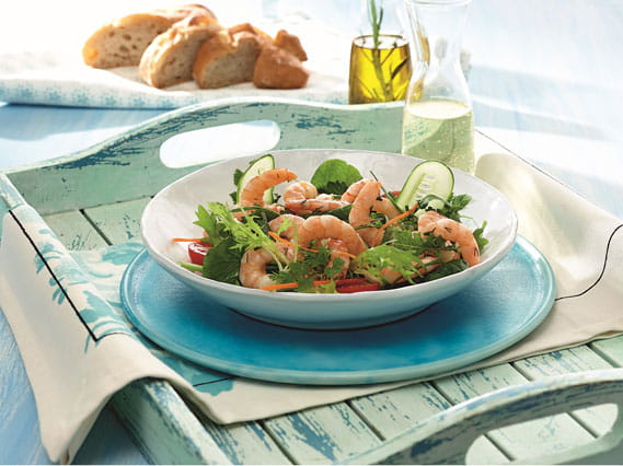 Kraeutersalat mit Garnelen