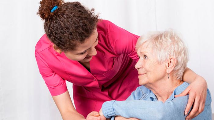 Tagespflege Pflegerin Seniorin Dialog