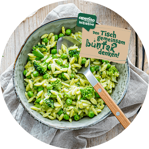 Risottogericht-mit-Logo-der-apetito-Initiative-Den-Tisch-gemeinsam-bunter-denken