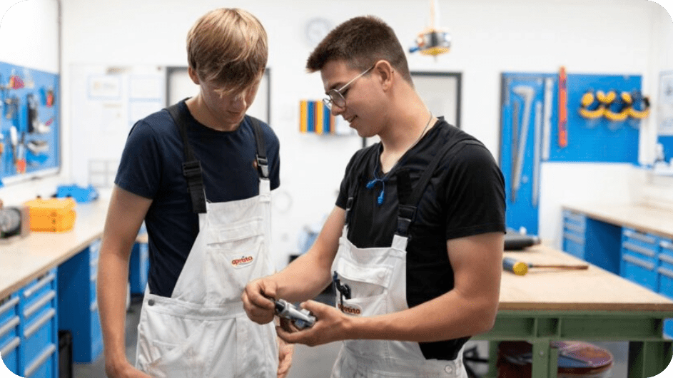 Mechatroniker in der Werkstatt