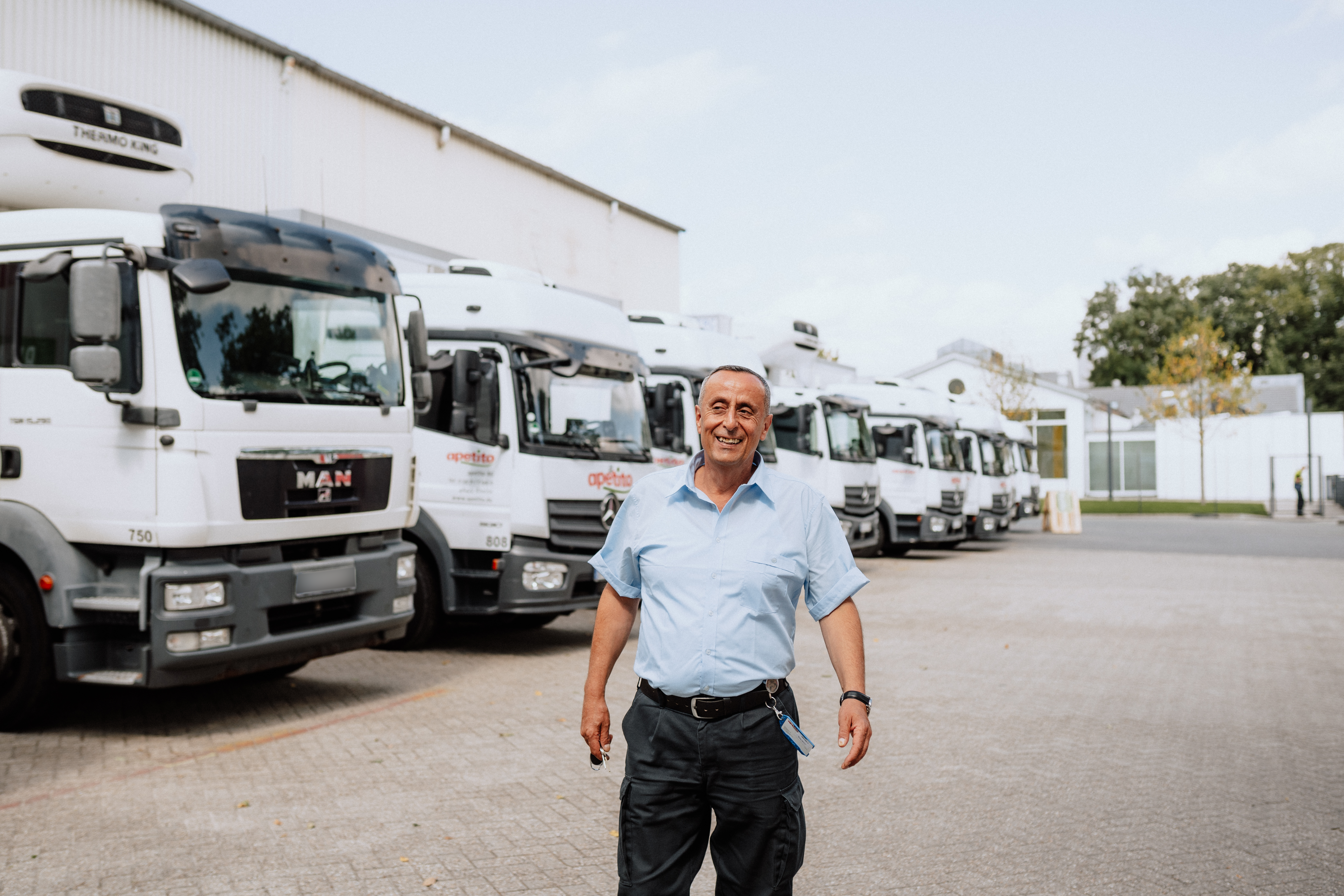 Mitarbeiter von einem LKW