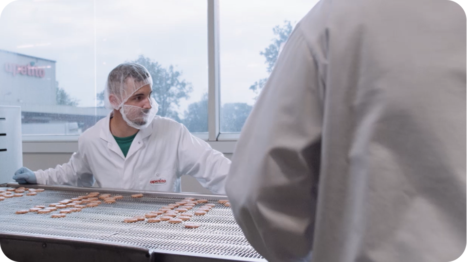 Mitarbeiter am Fließband