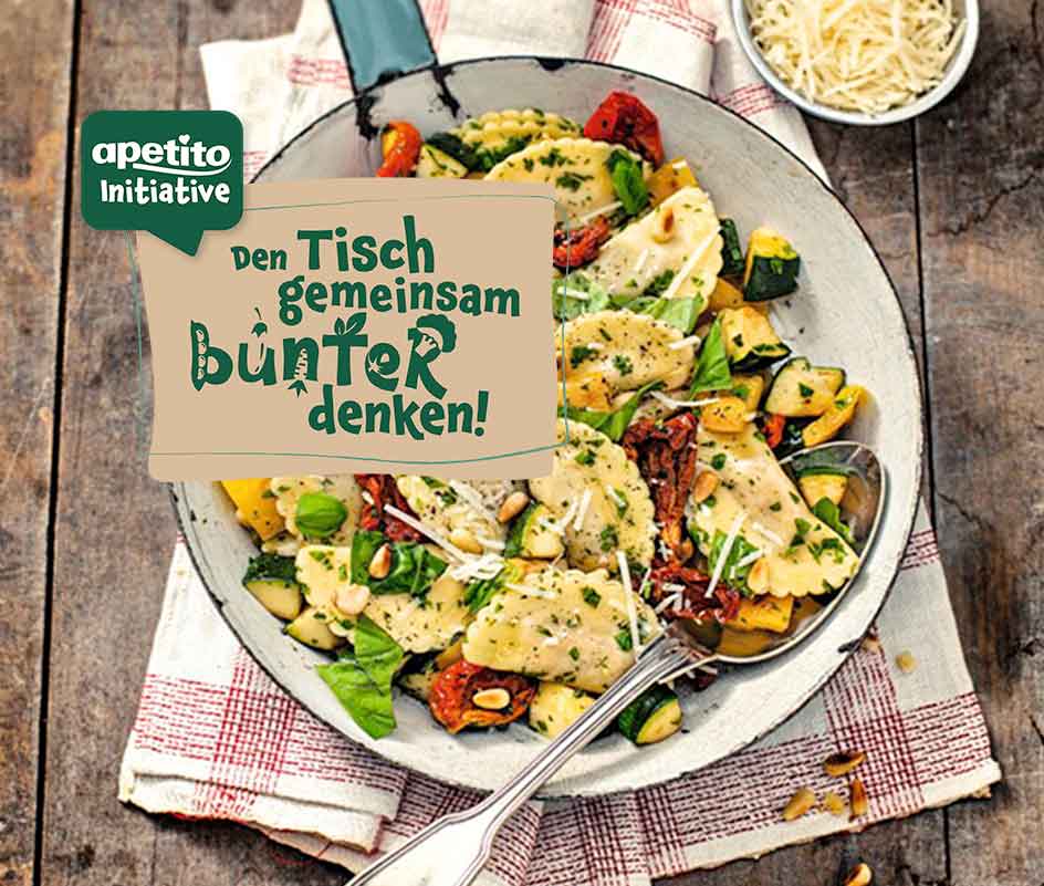 Capeletti-Pesto-Pfanne-mit-Logo-der-apetito-Initiative-Den-Tisch-gemeinsam-bunter-denken