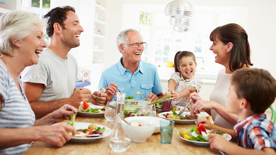 apetito-Magazin_Familie-am-Esstisch