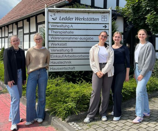 workshop-ledder-werkstätten-praktikantinnen