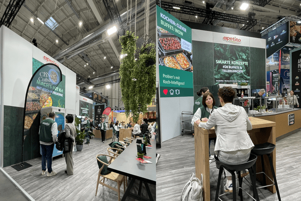 Gespräche am Messestand