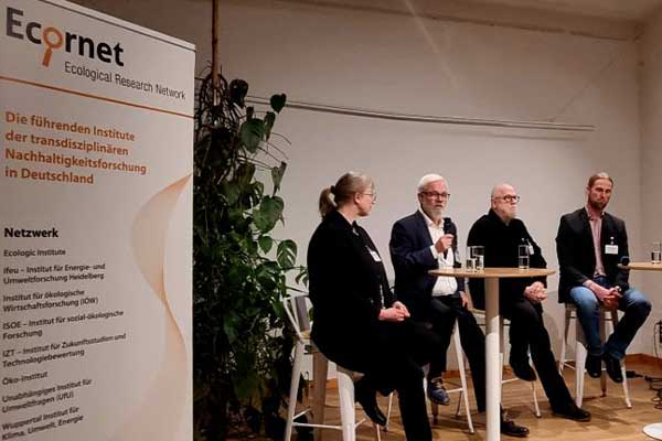 apetito Mitarbeiter Christian Klaußner spricht während der Podiumsdiskussion