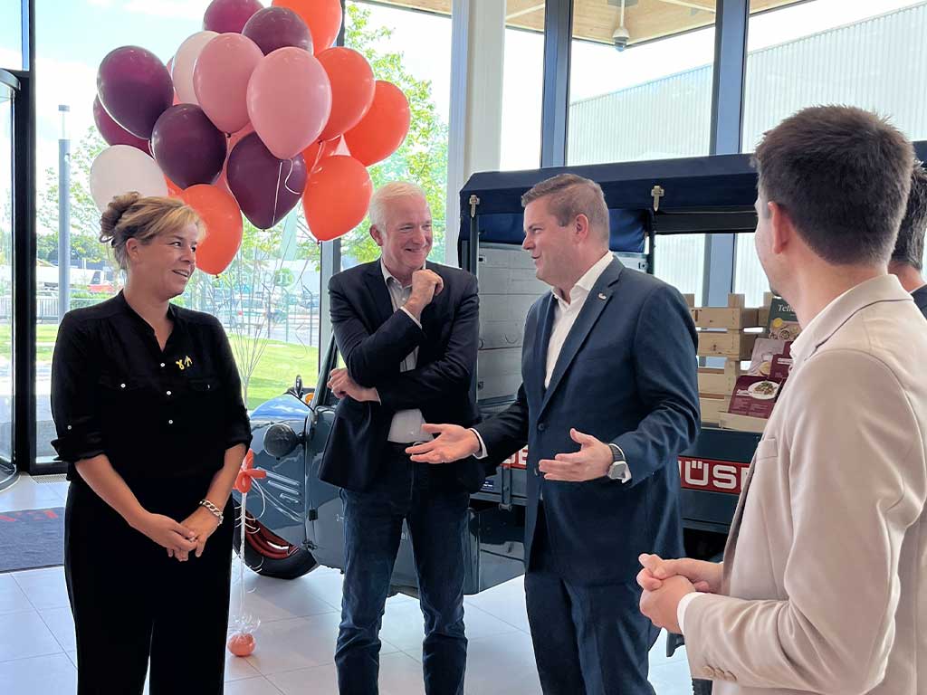 Ministerin Mona Neubaur und apetito CEO im Gespräch