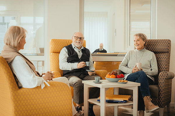 Senioren beim Kaffee trinken