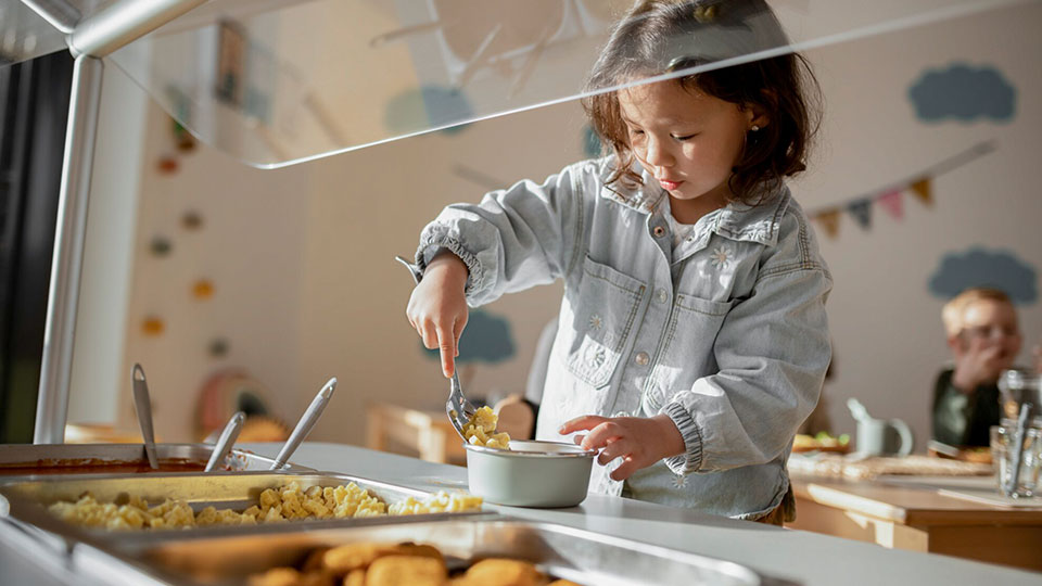 apetito_kind-an-buffettheke