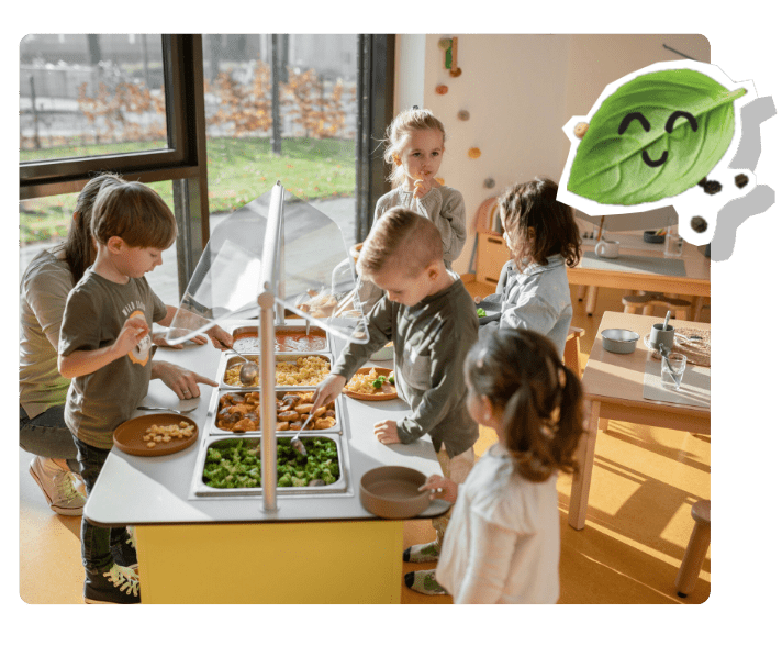 Kita-Kinder an der Ausgabetheke