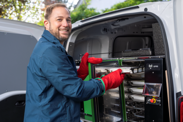 Ein Kurier am Frischemobil