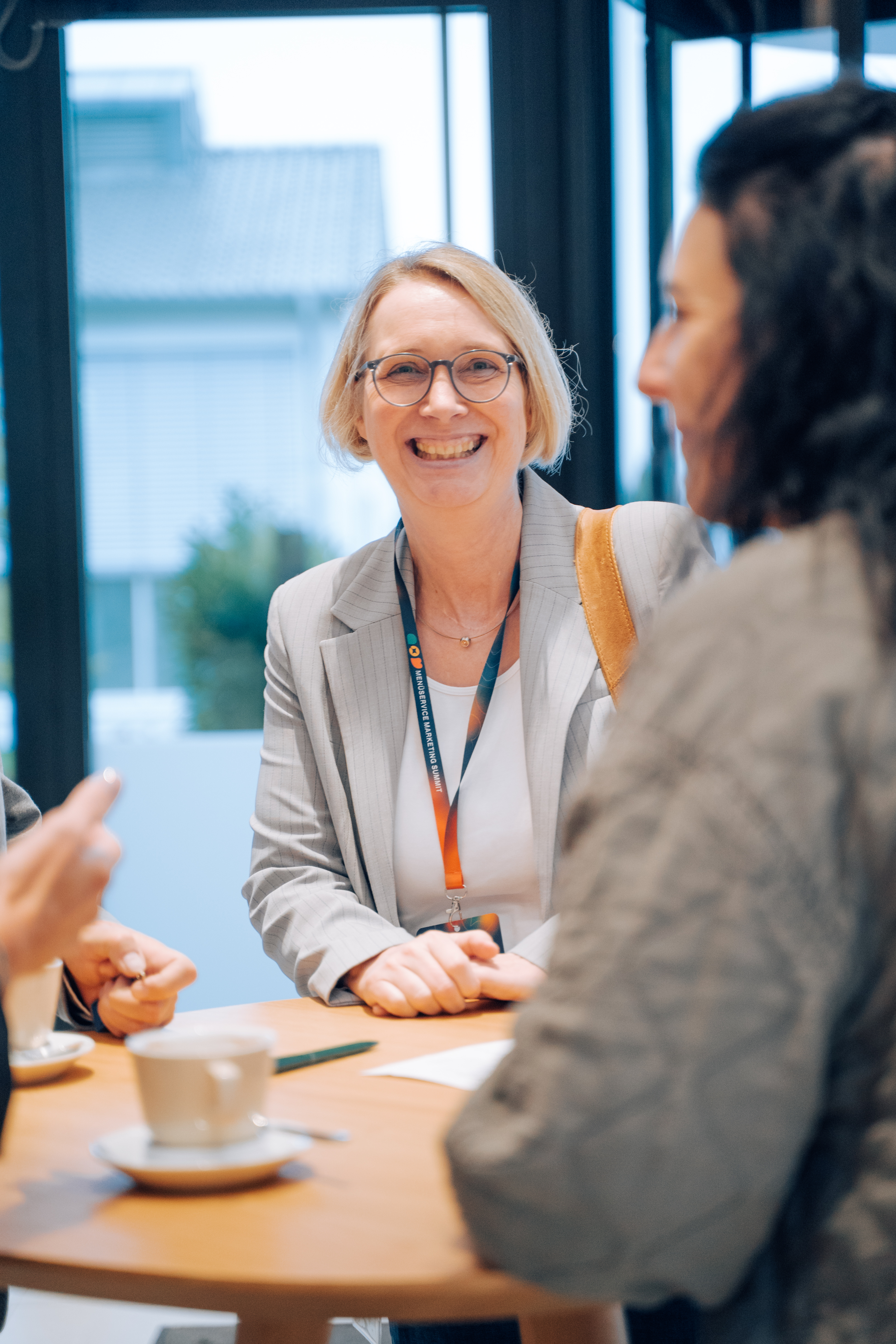 Menueservice-Marketing-Summit_Eine Teilnehmerin in der Kaffeepause