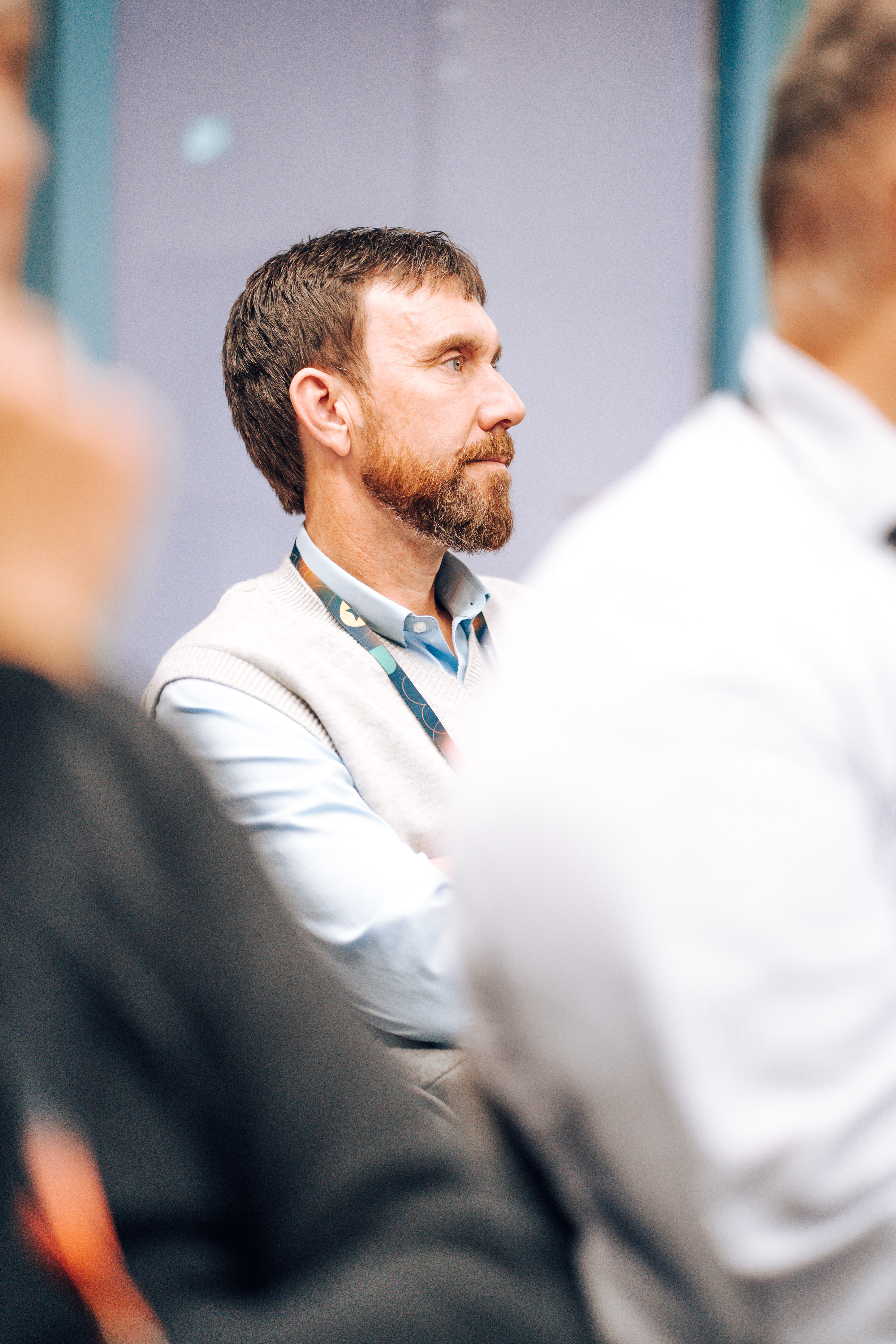 Menueservice-Marketing-Summit_Ein Gast hört aufmerksam zu