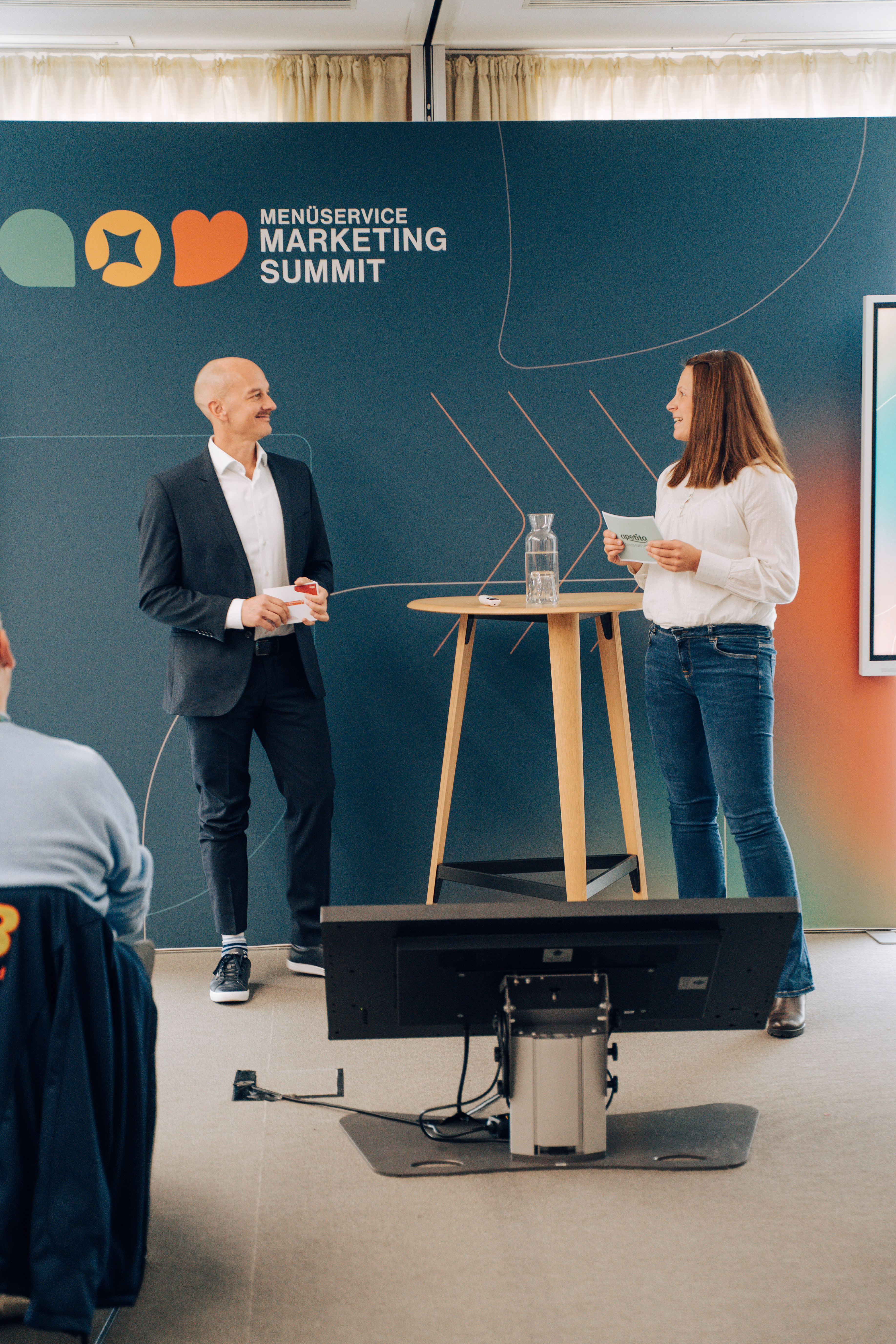 Menueservice-Marketing-Summit_Helmut Rieder und Jennifer Grospitz im Austausch