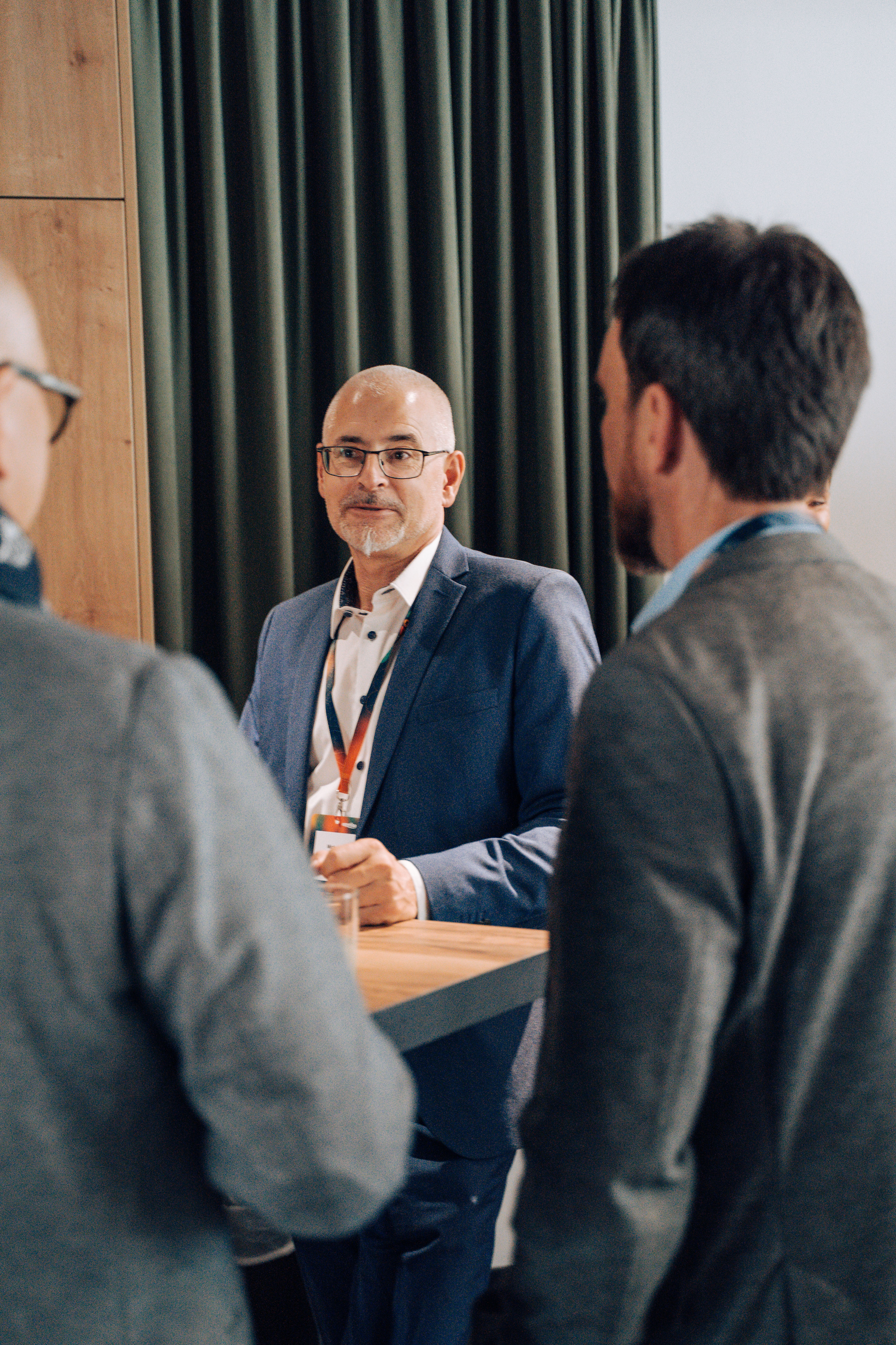 Menueservice-Marketing-Summit_Teilnehmer unterhalten sich in der Kaffeepause