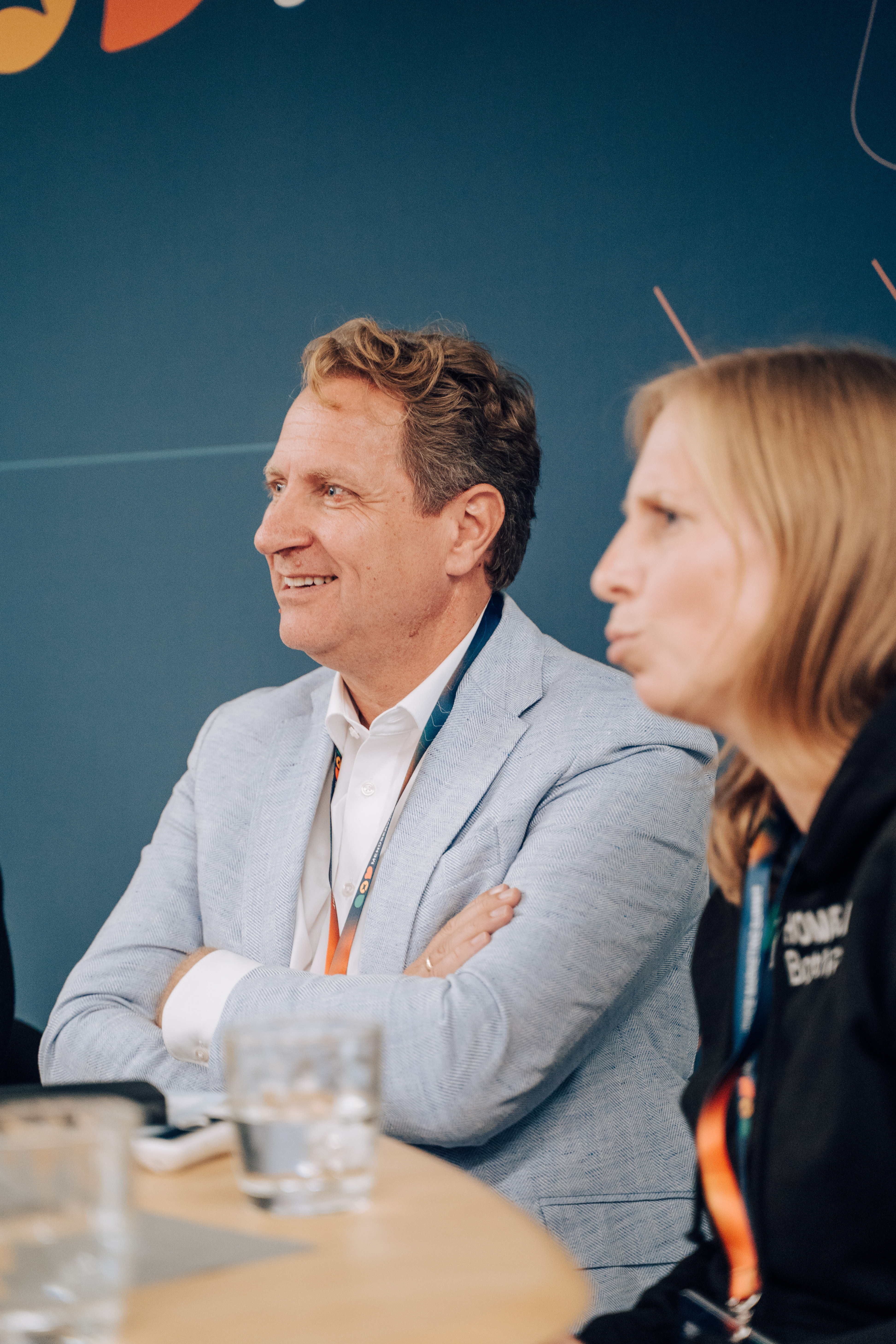 Menueservice-Marketing-Summit_Teilnehmer der Podiumsdiskussion im Gespräch