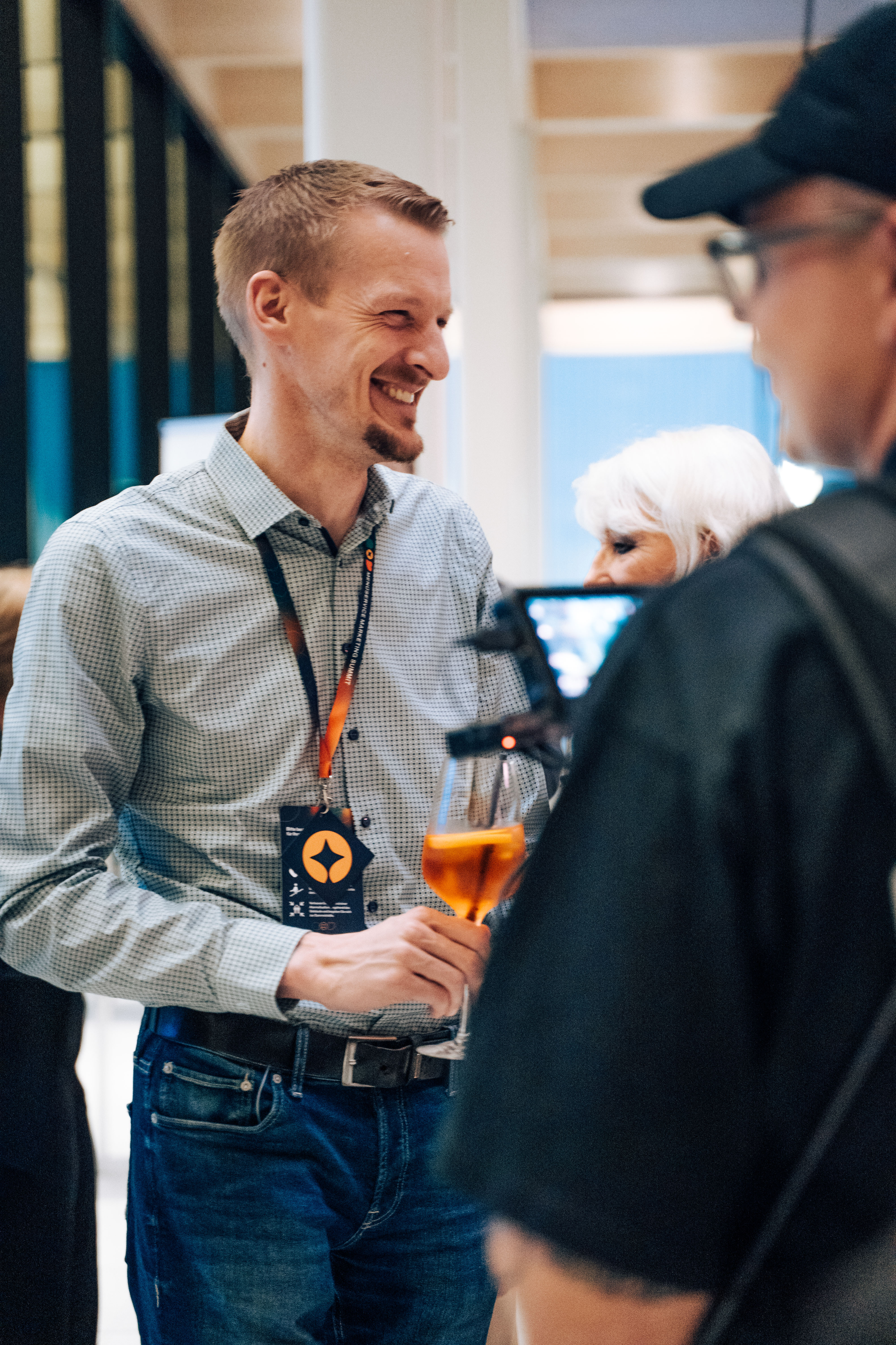 Menueservice-Marketing-Summit_Ein Teilnehmer gibt ein Interview