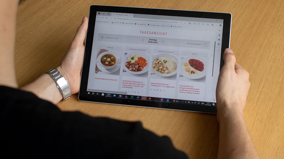 MenüShop Kontakt Tablet Person