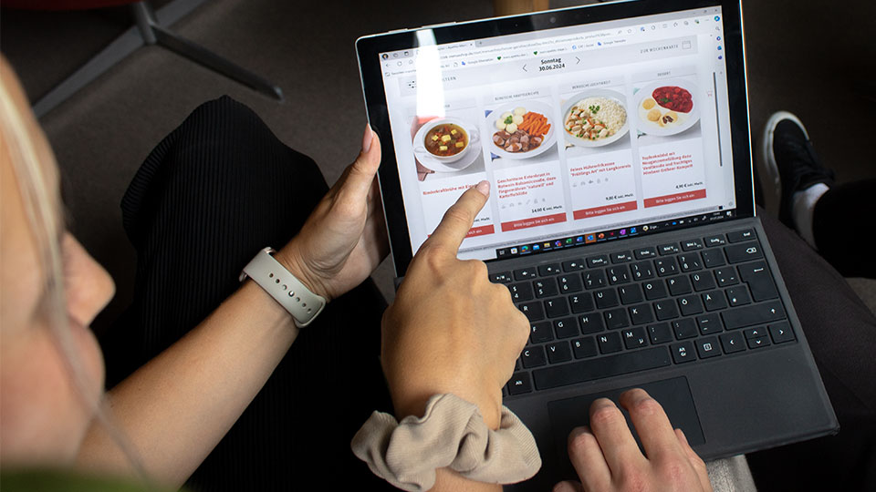 MenüShop Online Tablet Person Hand