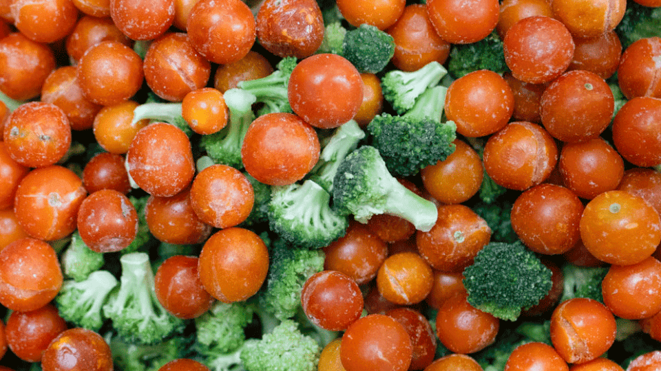 Tiefgekühlte Tomaten und Brokkoli
